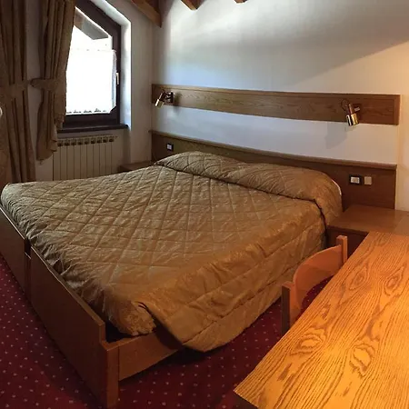 Albergo Garni Martina Carisolo Camera foto