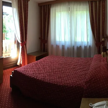 Albergo Garni Martina Carisolo Camera foto