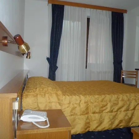 Albergo Garni Martina Carisolo Camera foto