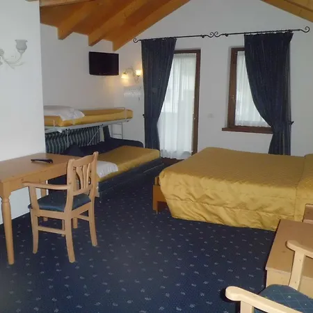 Albergo Garni Martina Carisolo Camera foto
